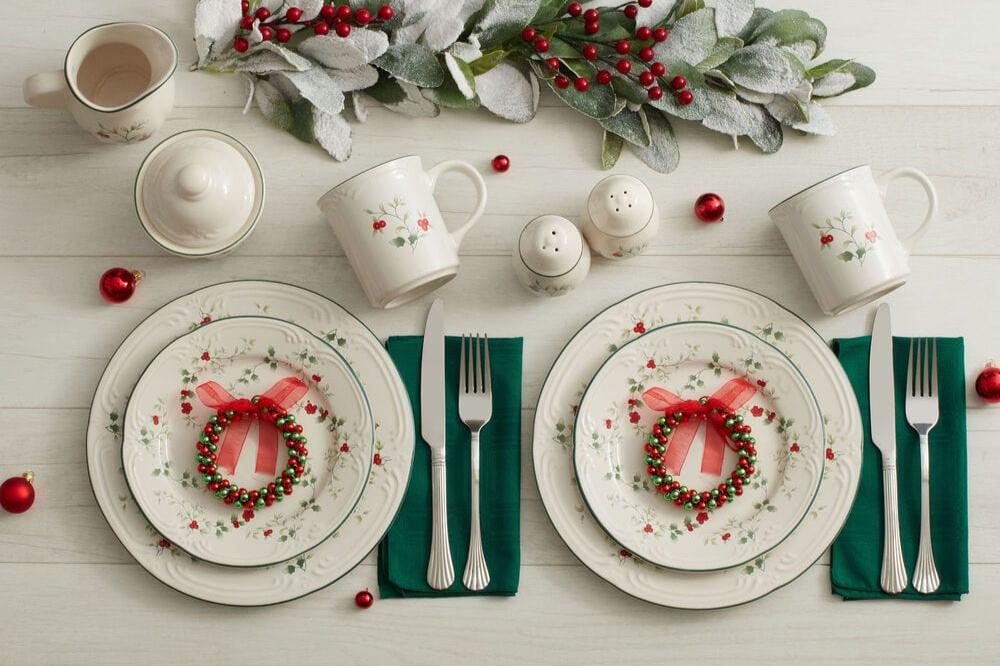 Winterberry® 16 Piece Dinnerware Set, Service for 4