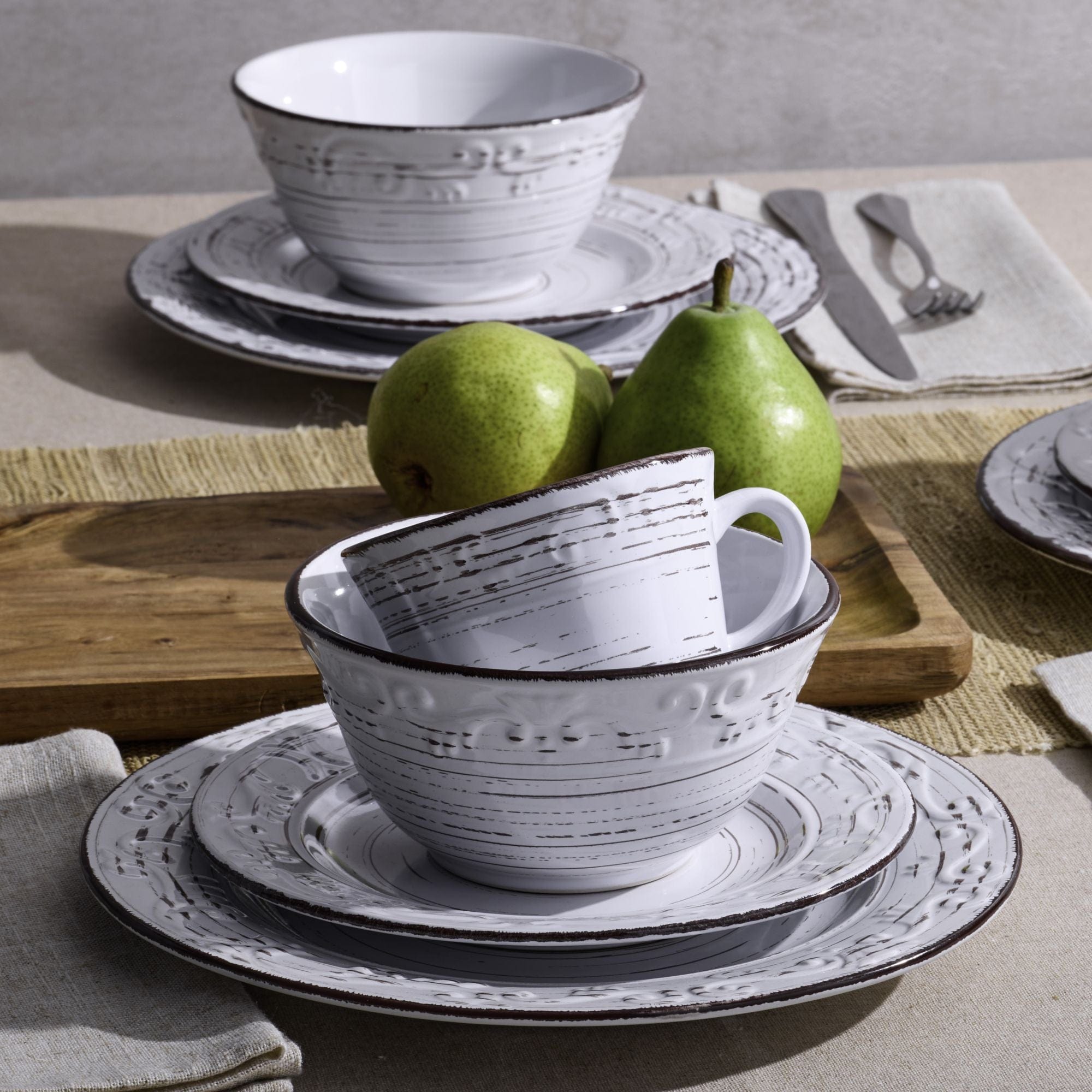 Trellis White 16 Piece Dinnerware Set, Service for 4