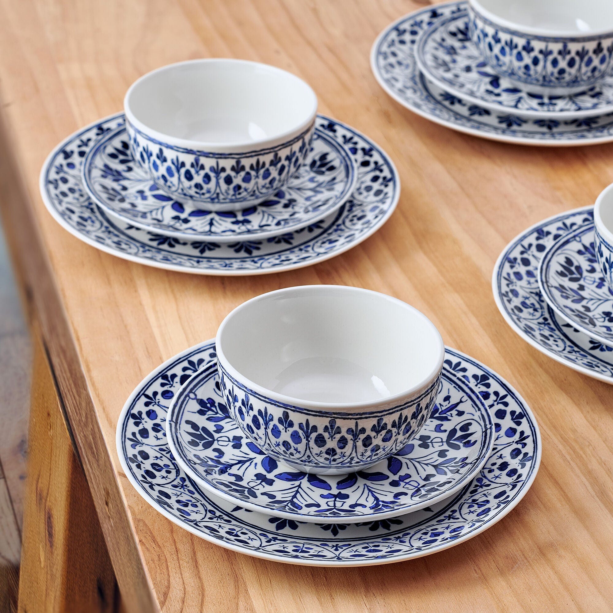 Medallion Radiance 12 Piece Dinnerware Set, Service for
