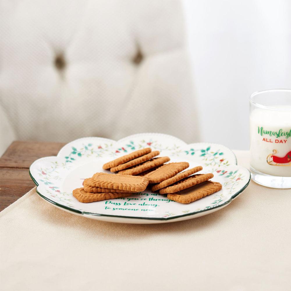 Winterberry® Scalloped Sharing Plate
