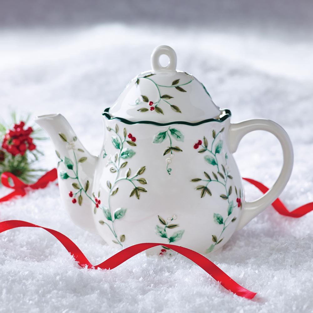 http://www.pfaltzgraff.com/cdn/shop/products/winterberry-teapot-sculpted_109A1300_2.jpg?v=1607377941