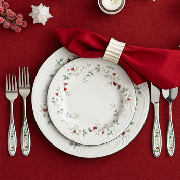 Set Da 3 Pezzi Per Bambini Pfaltzgraff Winterberry, Vassoio In Melamina Con Babbo Natale, Pupazzo Di Neve E Renna, Posate In Acciaio, Lavabile In Lavastoviglie