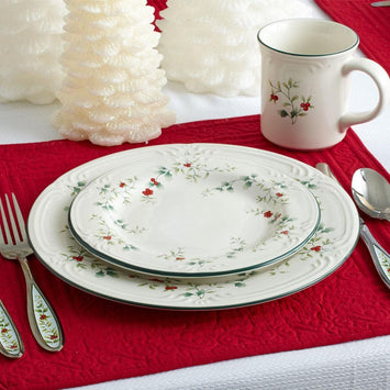 Pfaltzgraff Winterberry Set Stoviglie 16 Pezzi - Bianco Con Motivo Agrifoglio, Microonde E Lavastoviglie, Per 4 Persone
